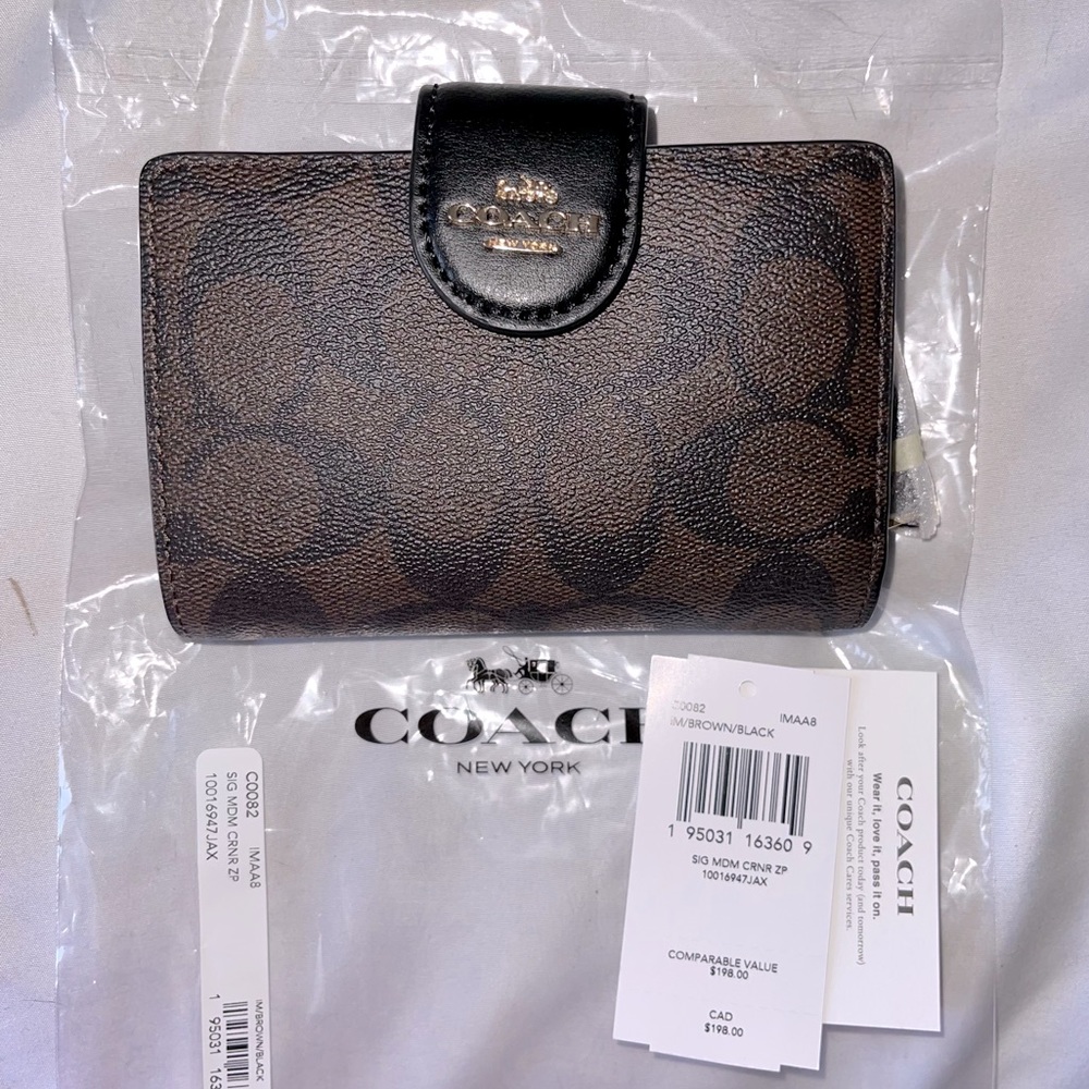 Coach Sig. Mom Corner Zip Wallet